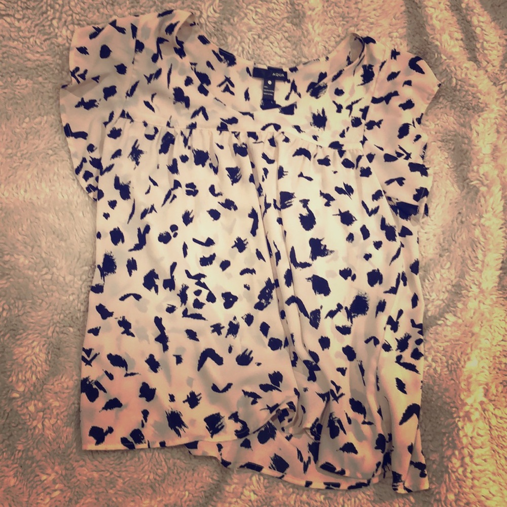 Flutter sleeve adorable top!! 😍